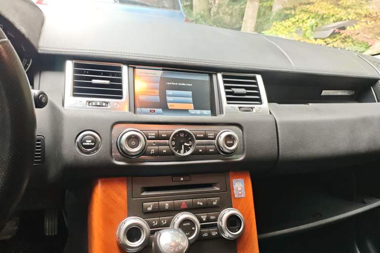 Used Land Rover Range Sport 2011 5.0 SC V8 HSE Audio And AC Panel