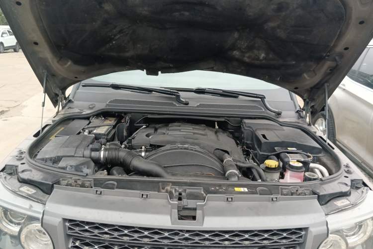 Used Land Rover Range Sport 2011 3.0 TDV6 Diesel Version Engine Bay