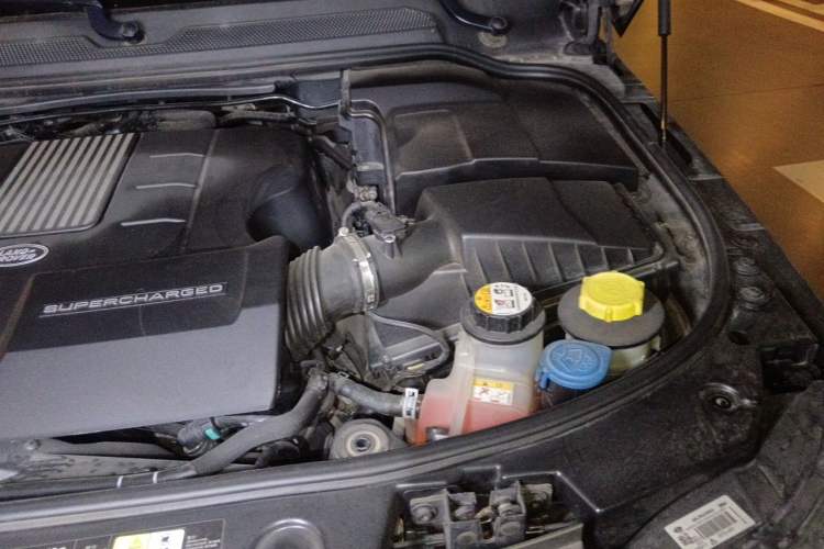 Used Land Rover Range Sport 2011 5.0 SC V8 HSE Engine Bay Left