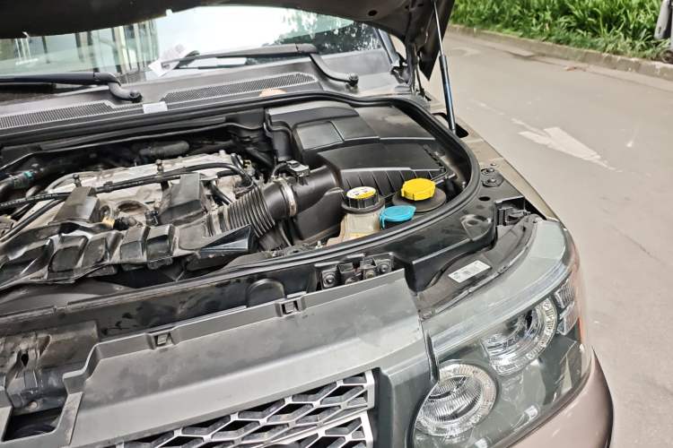 Used Land Rover Range Sport 2011 5.0 SC V8 HSE Engine Bay Left