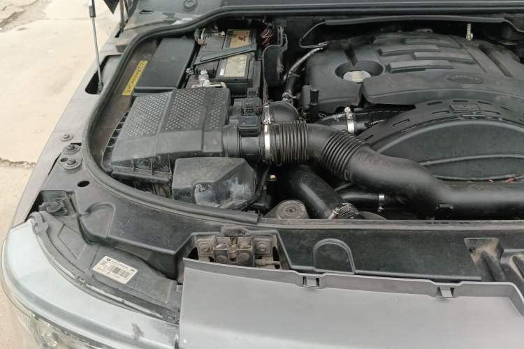 Used Land Rover Range Sport 2011 3.0 TDV6 Diesel Version Engine Bay Right
