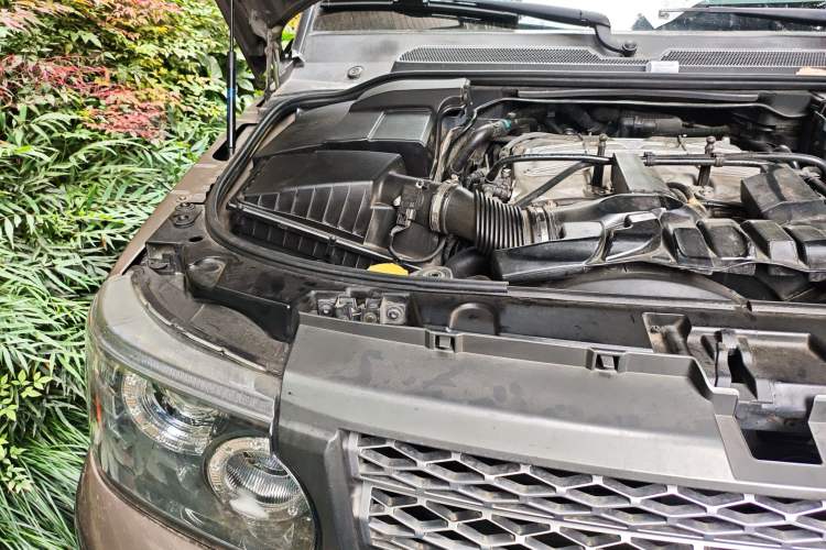 Used Land Rover Range Sport 2011 5.0 SC V8 HSE Engine Bay Right