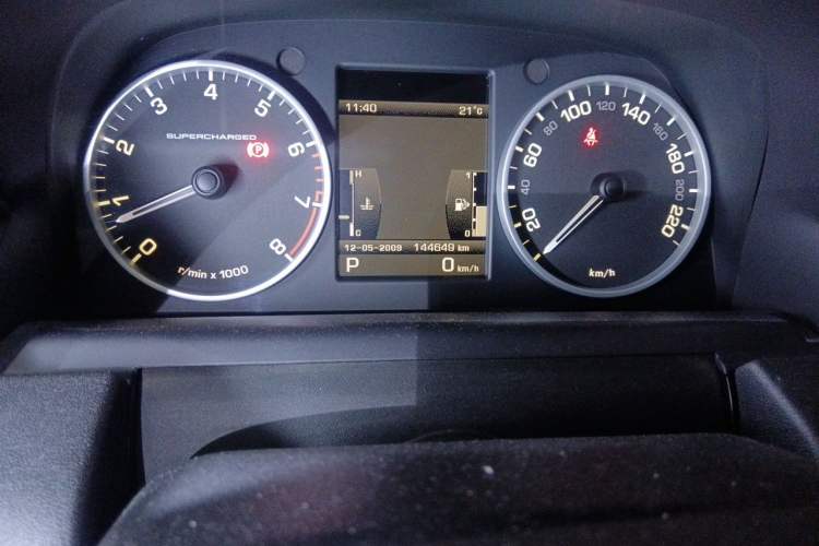 Used Land Rover Range Sport 2011 5.0 SC V8 HSE Odometer Close Up