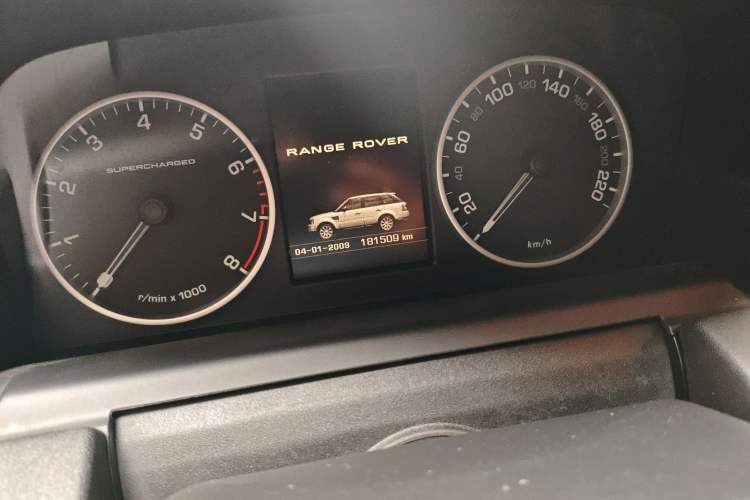 Used Land Rover Range Sport 2011 5.0 SC V8 HSE Odometer Close Up