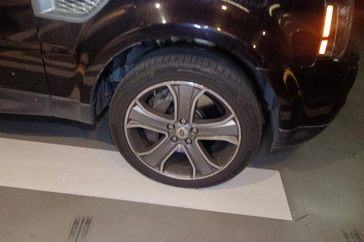 Used Land Rover Range Sport 2011 5.0 SC V8 HSE Right Front Wheel Hub