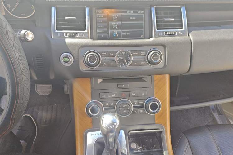 Used Land Rover Range Sport 2011 5.0 NA V8 HSE Audio And AC Panel