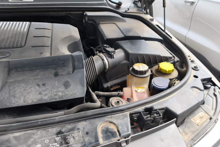 Used Land Rover Range Sport 2011 5.0 NA V8 HSE Engine Bay Left