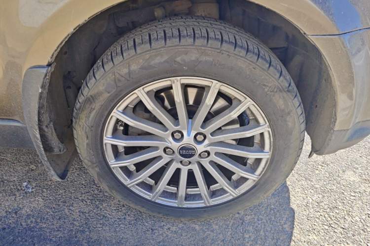 Used Land Rover Range Sport 2011 5.0 NA V8 HSE Right Front Wheel Hub