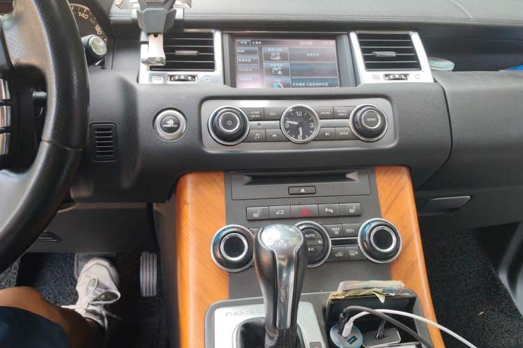 Used Land Rover Range Sport 2011 3.0 TDV6 Diesel Version Audio And AC Panel