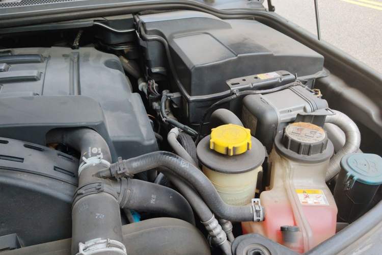 Used Land Rover Range Sport 2011 3.0 TDV6 Diesel Version Engine Bay Left