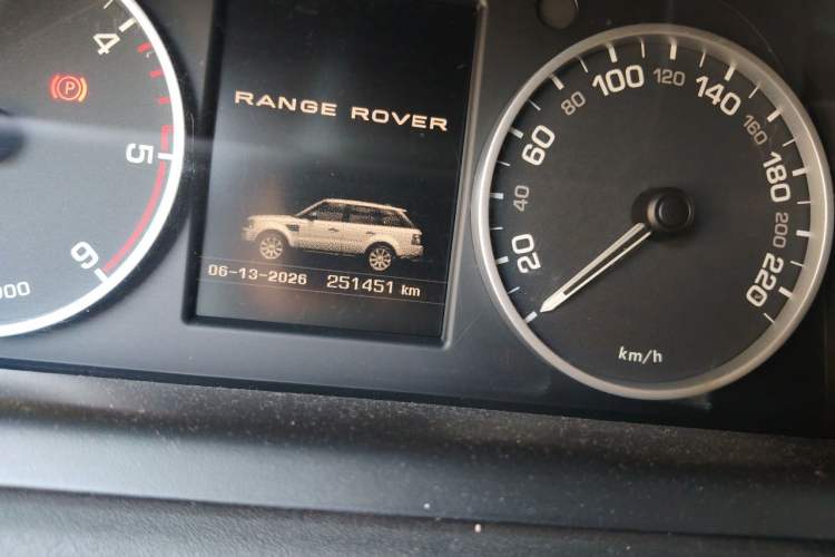 Used Land Rover Range Sport 2011 3.0 TDV6 Diesel Version Odometer Close Up