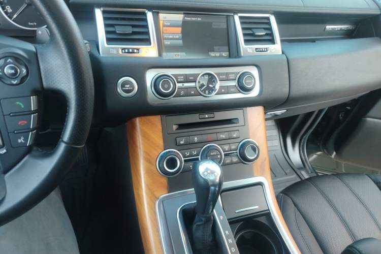 Used Land Rover Range Sport 2011 5.0 NA V8 HSE Audio And AC Panel
