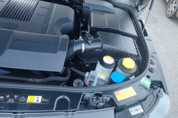 Used Land Rover Range Sport 2011 5.0 NA V8 HSE Engine Bay Left