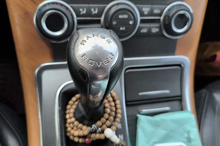 Used Land Rover Range Sport 2011 3.0 TDV6 Diesel Version Gear Lever