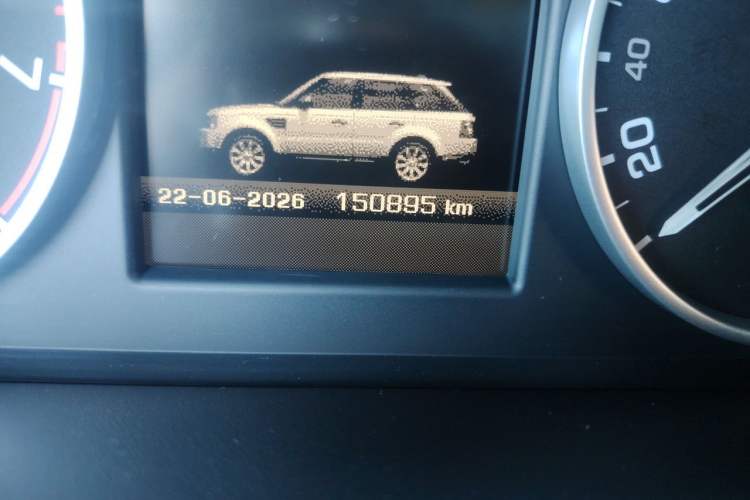 Used Land Rover Range Sport 2011 5.0 NA V8 HSE Odometer Close Up