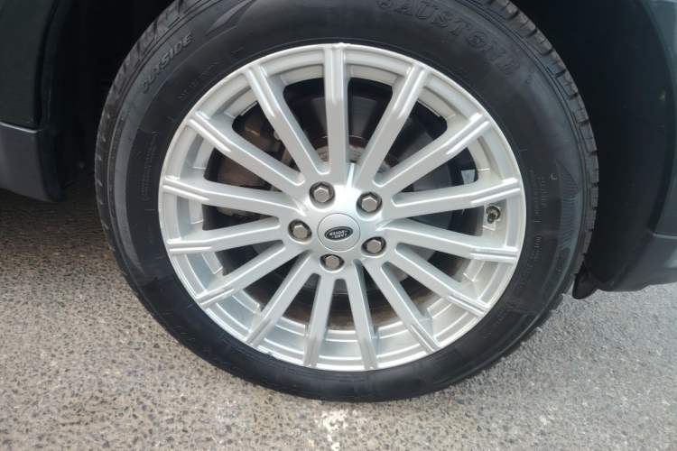 Used Land Rover Range Sport 2011 5.0 NA V8 HSE Right Front Wheel Hub