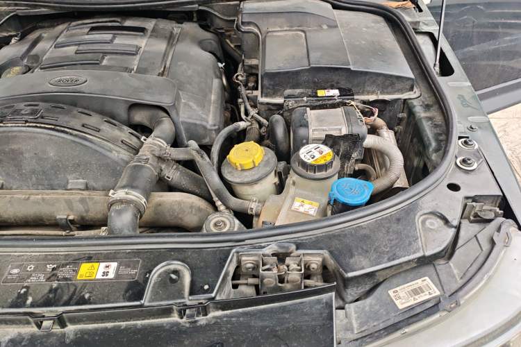 Used Land Rover Range Sport 2011 3.0 TDV6 Diesel Version Engine Bay Left
