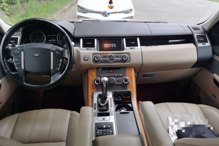 Used Land Rover Range Sport 2011 5.0 NA V8 HSE Center Console