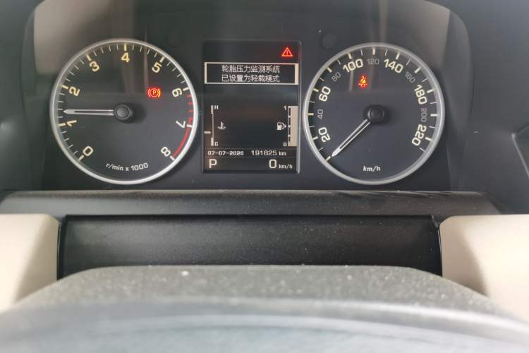 Used Land Rover Range Sport 2011 5.0 NA V8 HSE Odometer Close Up
