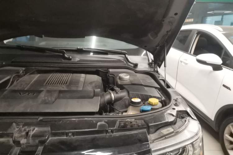 Used Land Rover Range Sport 2011 5.0 NA V8 HSE Engine Bay Left