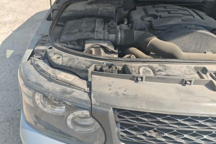 Used Land Rover Range Sport 2011 3.0 TDV6 Diesel Version Engine Bay Right