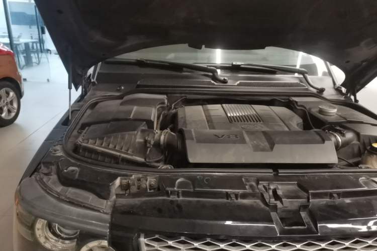 Used Land Rover Range Sport 2011 5.0 NA V8 HSE Engine Bay Right