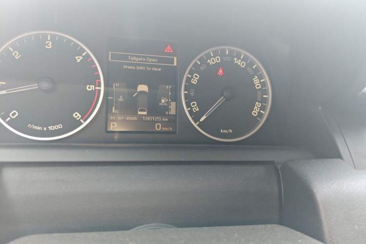 Used Land Rover Range Sport 2011 3.0 TDV6 Diesel Version Odometer Close Up