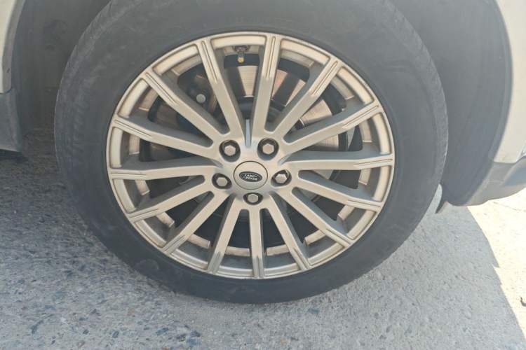 Used Land Rover Range Sport 2011 3.0 TDV6 Diesel Version Right Front Wheel Hub
