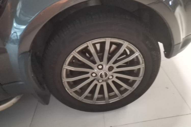 Used Land Rover Range Sport 2011 5.0 NA V8 HSE Right Front Wheel Hub