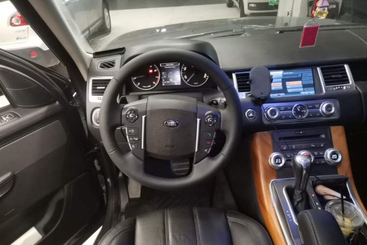 Used Land Rover Range Sport 2011 5.0 NA V8 HSE Steering Wheel