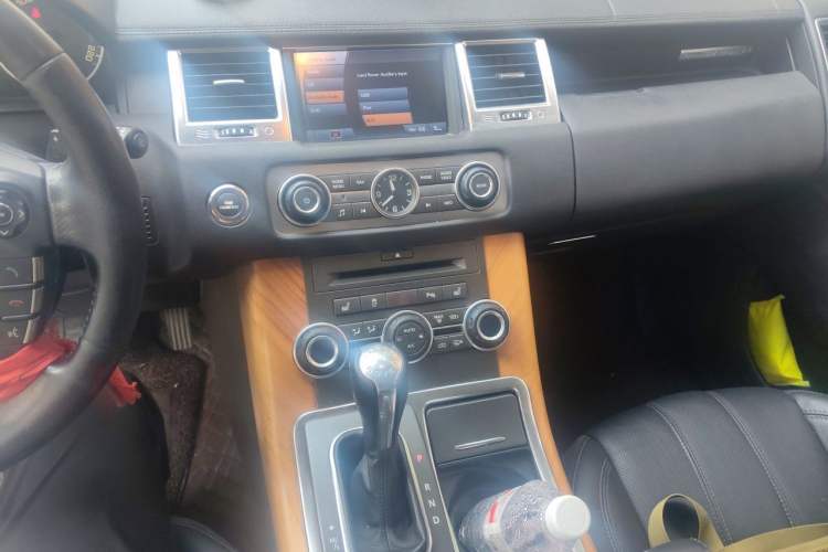 Used Land Rover Range Sport 2011 5.0 NA V8 HSE Audio And AC Panel