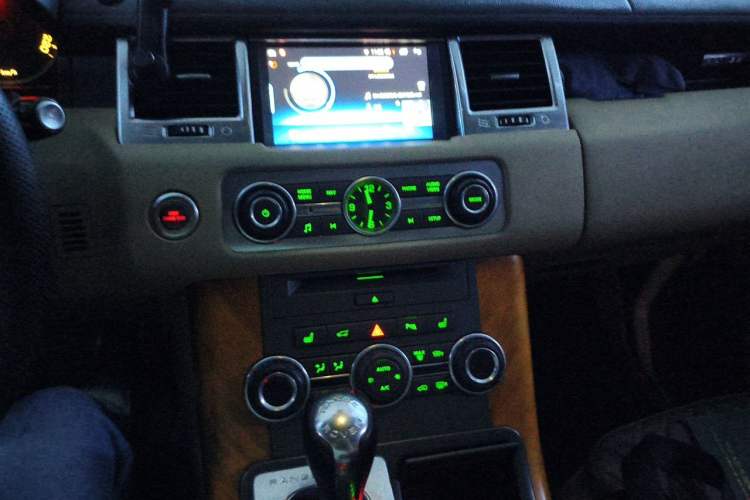Used Land Rover Range Sport  Audio And AC Panel