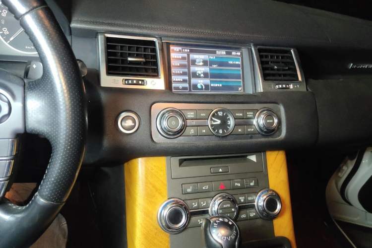 Used Land Rover Range Sport 2011 5.0 NA V8 HSE Audio And AC Panel