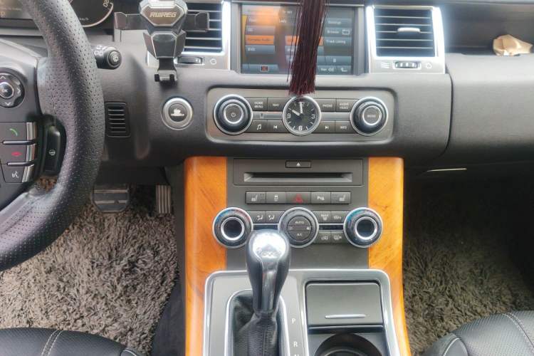 Used Land Rover Range Sport 2011 5.0 SC V8 HSE Audio And AC Panel