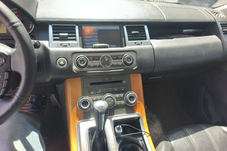Used Land Rover Range Sport 2011 3.0 TDV6 Diesel Version Audio And AC Panel