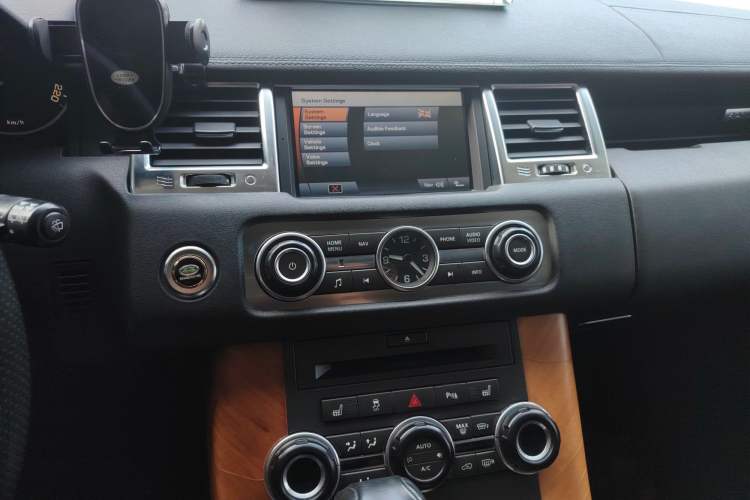 Used Land Rover Range Sport 2011 5.0 NA V8 HSE Audio And AC Panel