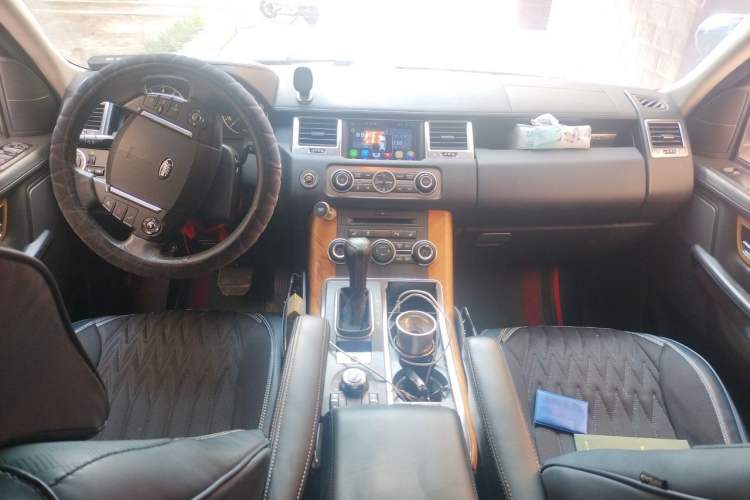 Used Land Rover Range Sport 2011 5.0 SC V8 HSE Center Console