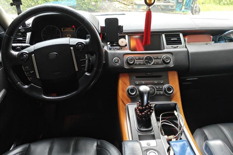 Used Land Rover Range Sport 2011 3.0 TDV6 Diesel Version Center Console
