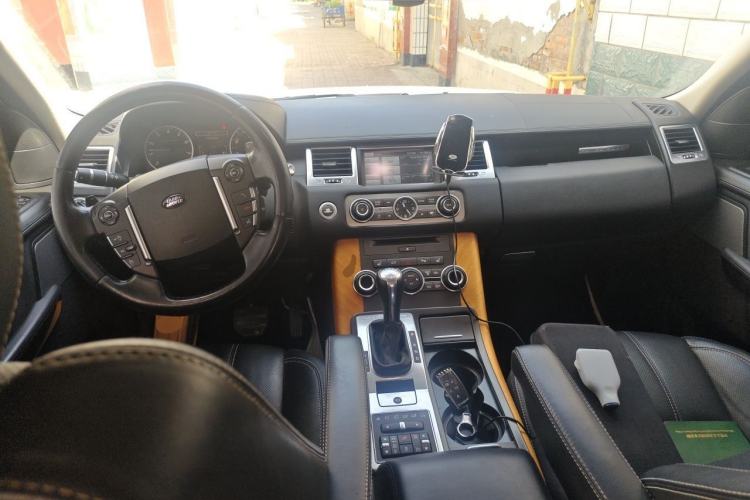 Used Land Rover Range Sport 2011 5.0 V8 SC HSE Center Console