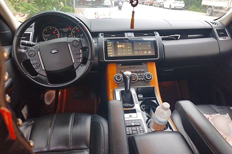 Used Land Rover Range Sport 2011 3.0 TDV6 Diesel Version Center Console