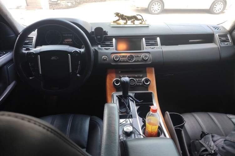 Used Land Rover Range Sport 2011 5.0 NA V8 HSE Center Console