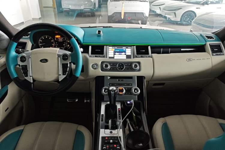 Used Land Rover Range Sport 2011 5.0 NA V8 HSE Center Console