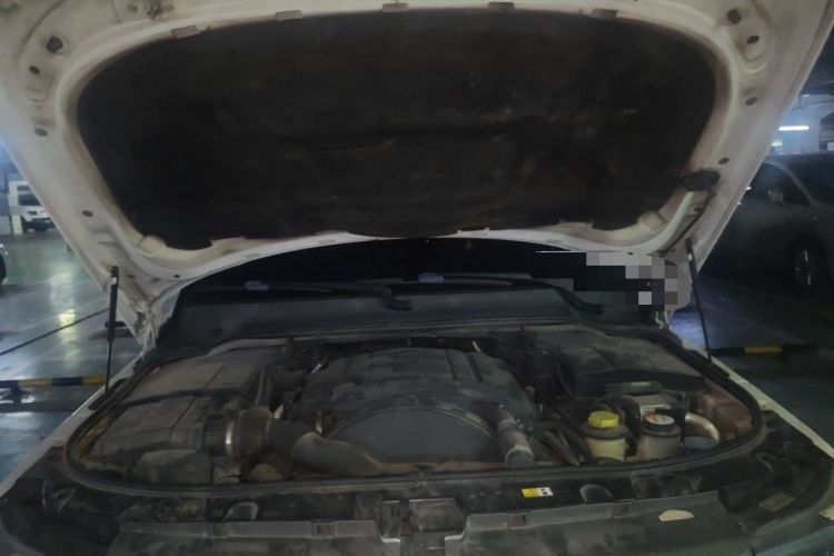 Used Land Rover Range Sport 2011 3.0 TDV6 Diesel Version Engine Bay