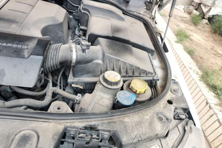 Used Land Rover Range Sport 2011 5.0 SC V8 HSE Engine Bay Left