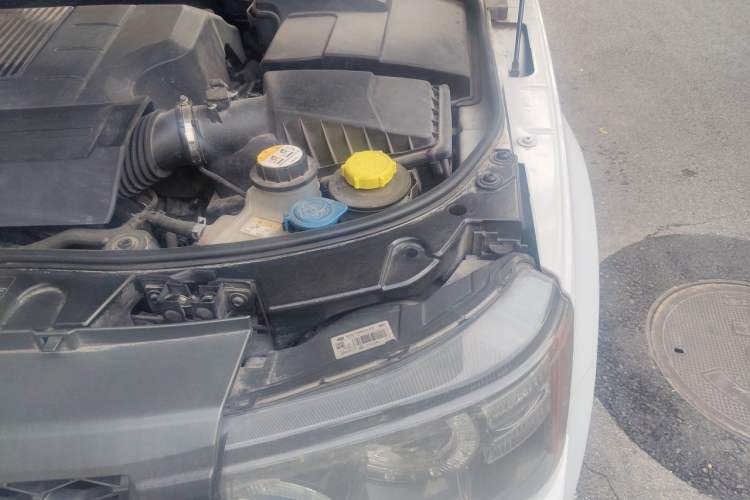 Used Land Rover Range Sport 2011 5.0 NA V8 HSE Engine Bay Left