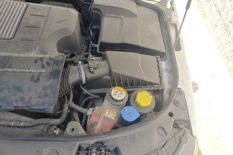 Used Land Rover Range Sport 2011 5.0 V8 SC HSE Engine Bay Left