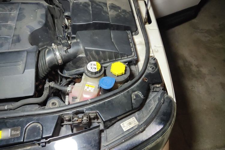 Used Land Rover Range Sport 2011 5.0 NA V8 HSE Engine Bay Left
