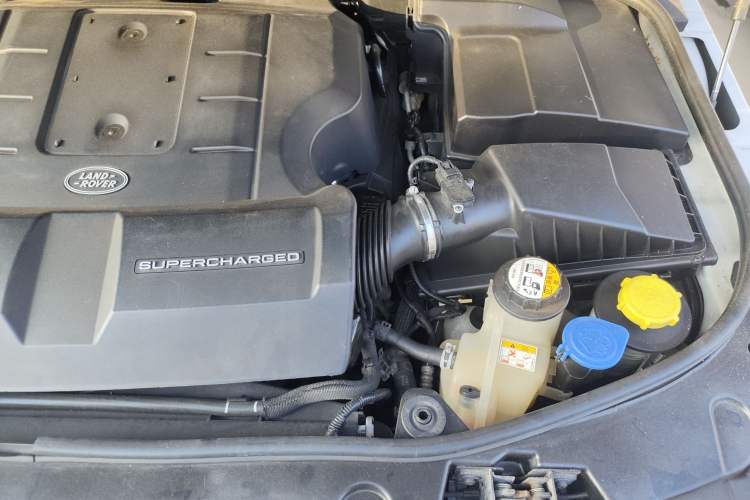 Used Land Rover Range Sport 2011 5.0 SC V8 HSE Engine Bay Left