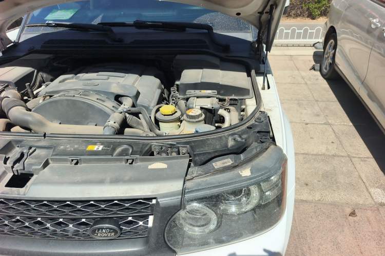 Used Land Rover Range Sport 2011 3.0 TDV6 Diesel Version Engine Bay Left