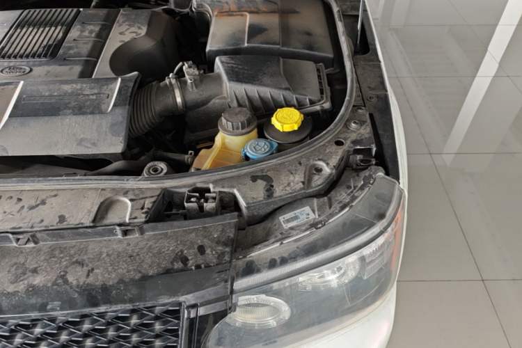 Used Land Rover Range Sport 2011 5.0 NA V8 HSE Engine Bay Left